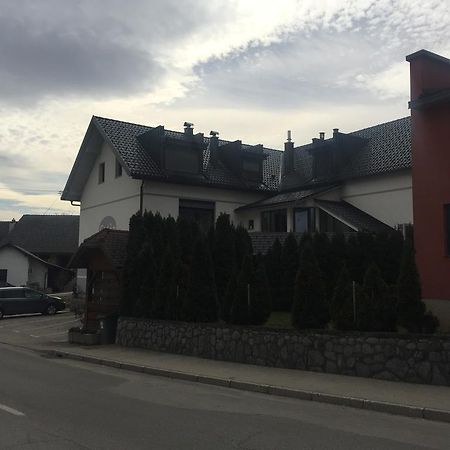 新梅斯托 Gostilna In Prenocisca Gedzo酒店 外观 照片
